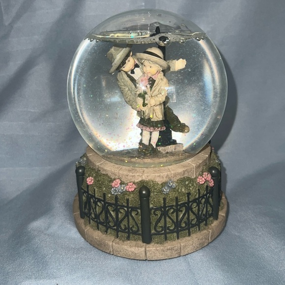 Vintage Kim Anderson’s “Forever Young” musical snow globe - Picture 2 of 3